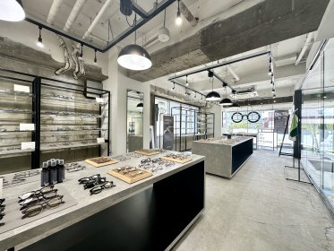 Oh My Glasses(オーマイグラス)＠天神VIORO＊サングラスの販売員