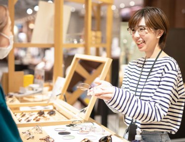 オープニングスタッフ募集!Oh My Glasses(オーマイグラス)@広島*サングラスの販売員